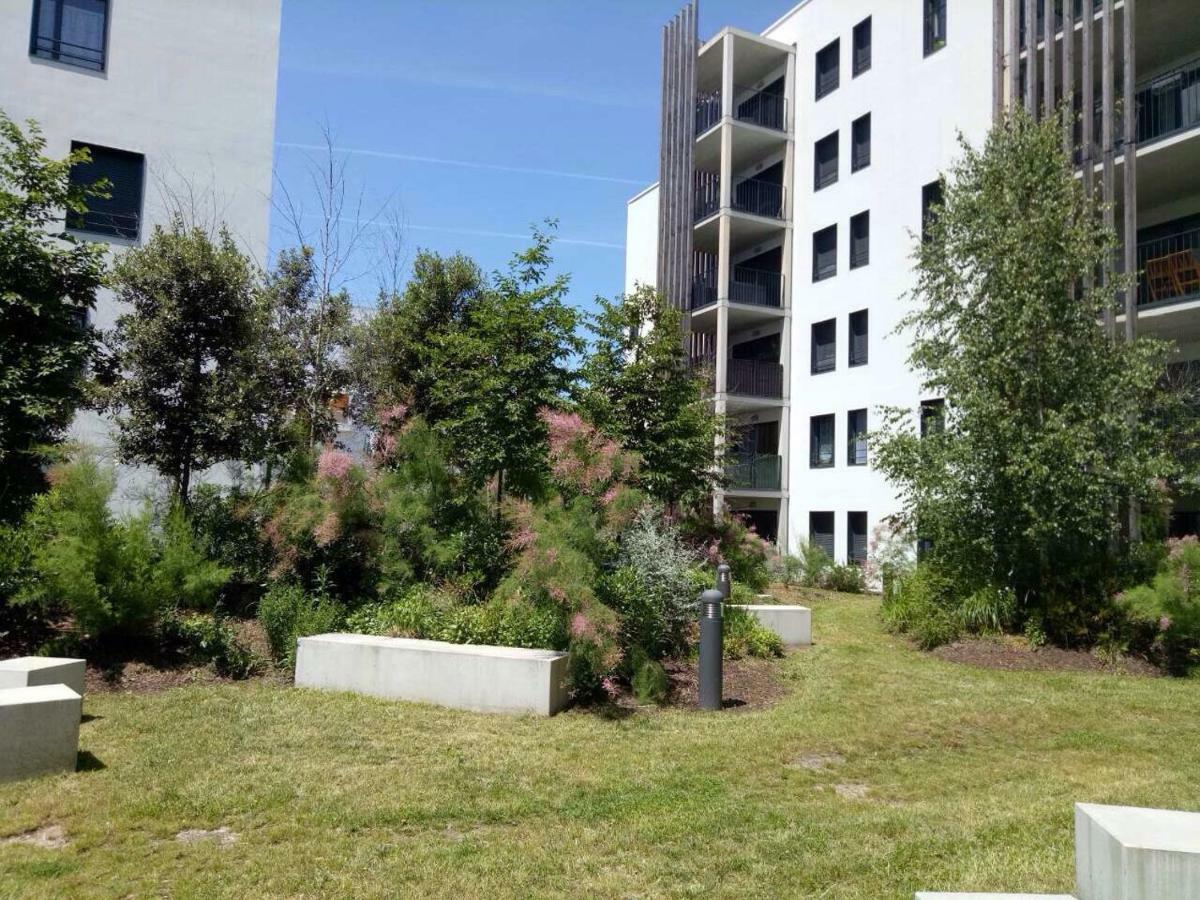 Bel Appartement T2 Pres Du Lac Avc Un Parking Prive Bordeaux Exterior photo